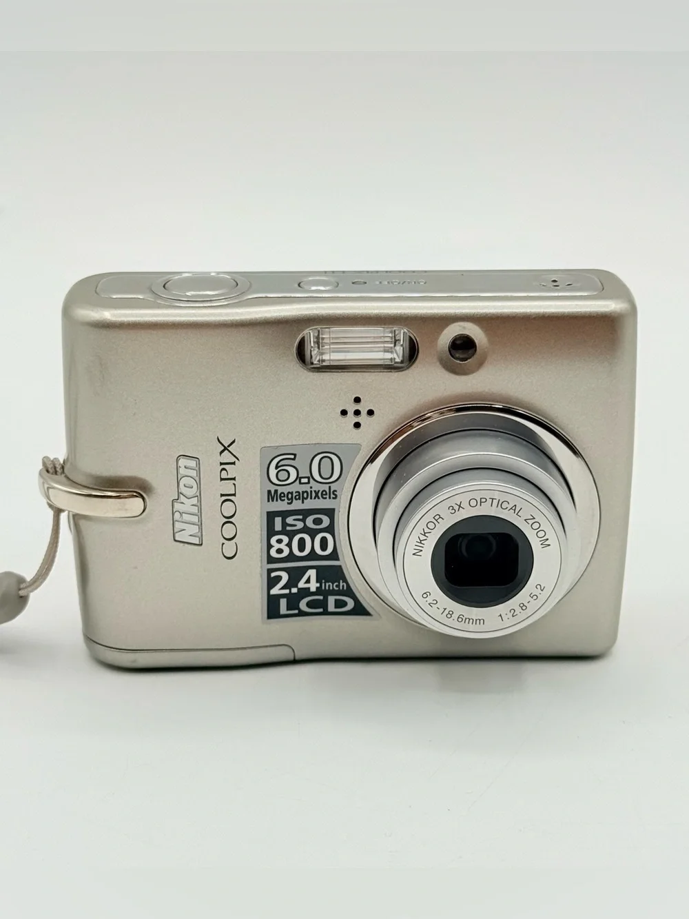 Nikon Coolpix L11 6MP Silver Digital Camera Bundle 2GB SD Card,Bag. Tested.READ